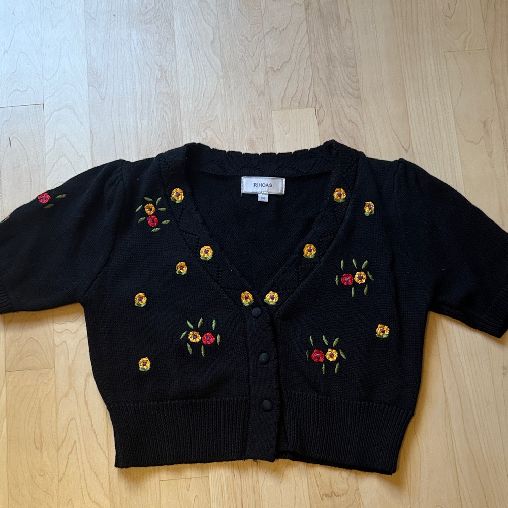 RIHOAS Black flower cropped cardigan (medium)